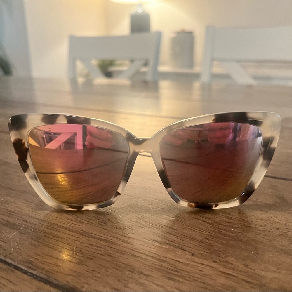 Women’s CatEye White Tortoise Shell  sunglasses
